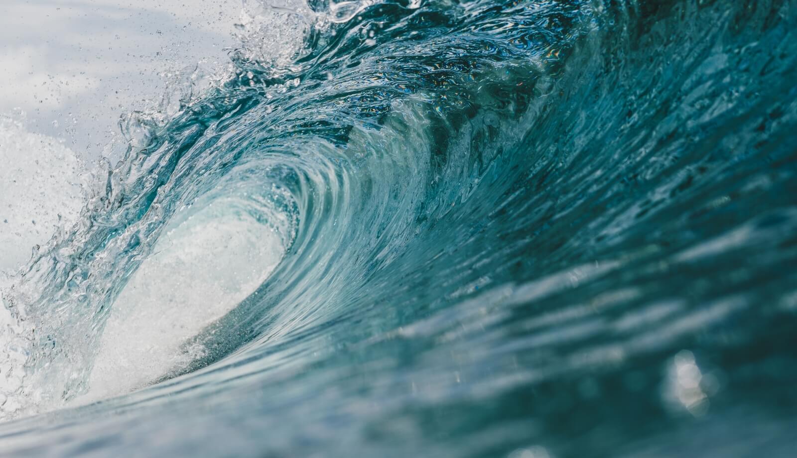 wave crashing